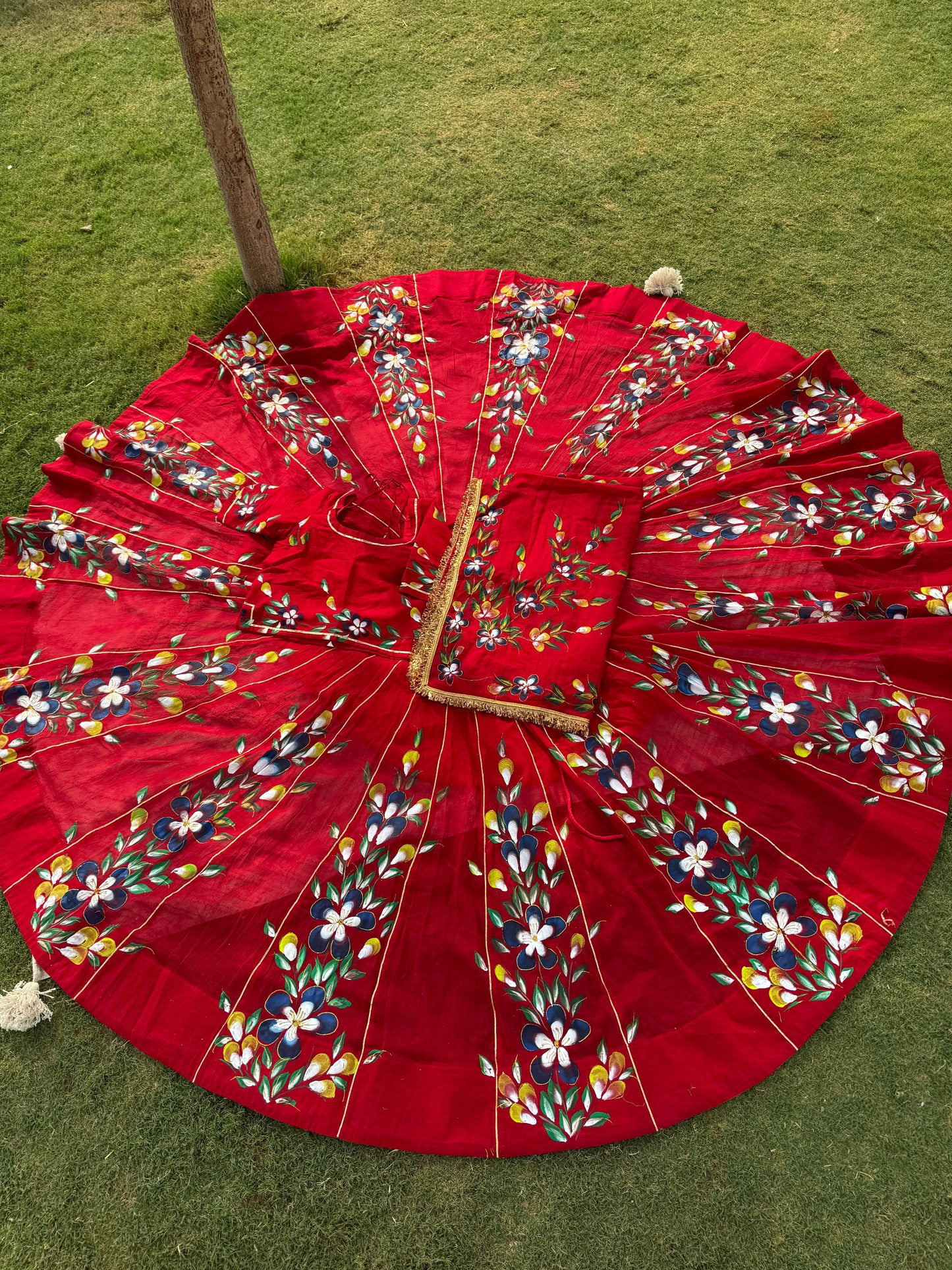 Laal Phool Lehanga